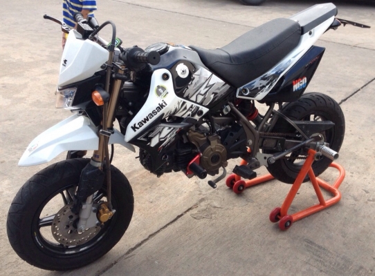 ขาย Ksr ปี 2013 สตาร์ทมือ ราคา 40,000.- (ราคาต่อรองได้)  รายการของแต่ง - แฮนด์ Fatbar - ท้ายสั้น (มีท้ายเดิมให้) - กันล้ม2จุด - สันญาณกันขโมย - ไฟเลี้ยวหลังทร DRC - ยางหลัง size 130 - โช๊คYSS - ก้านเบรค GTR พับได้ ติดต่อ 083-033-1406 086-392-7573 (พีท)