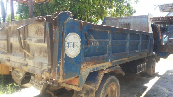 ขายด่วนครับ 6ล้อดั้ม TOYOTA รถสวยครับ ใช้งานทุกวัน