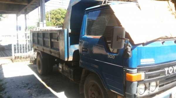 ขายด่วนครับ 6ล้อดั้ม TOYOTA รถสวยครับ ใช้งานทุกวัน