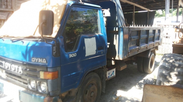 ขายด่วนครับ 6ล้อดั้ม TOYOTA รถสวยครับ ใช้งานทุกวัน