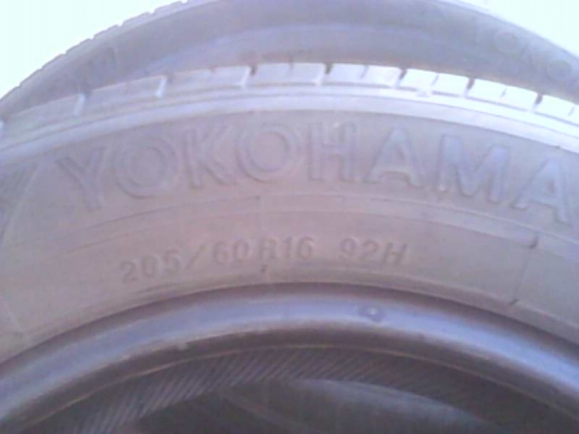 ยางโยโกฮาม่า แอ้ดว้าน 205/60/16 ปี 11 ชุด 2200 บาท