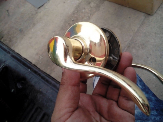 ขายครับมือบิดประตู มี 500 กว่าชุด ราคา 180 บาท เเบ่งได้  USA