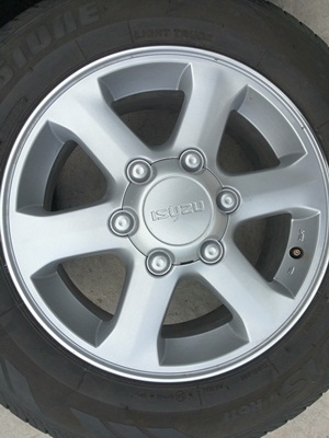 ขายล้อแม็กISUZU GOLD seriesขอบ16 พร้อมยาง215/65/16 ปี 13 4 ล้อ