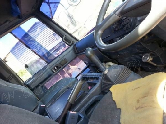 รถบรรทุก 10 ล้อพื้นเรียบ ISUZU รุ่น FTR125Y มีแอร์ พวงมาลัยเพาเวอร์ ระบบเบรคทริฟฟี่