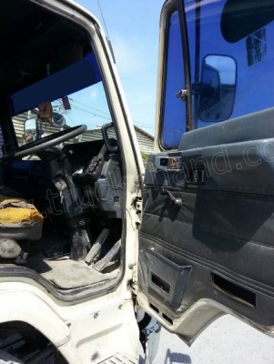 รถบรรทุก 10 ล้อพื้นเรียบ ISUZU รุ่น FTR125Y มีแอร์ พวงมาลัยเพาเวอร์ ระบบเบรคทริฟฟี่