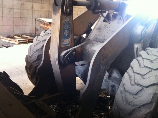 ขาย รถตักล้อยาง