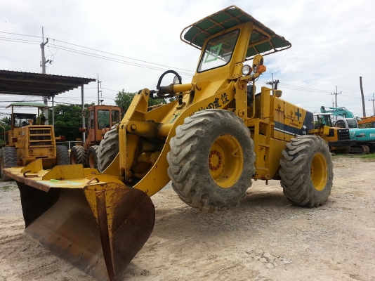 รถตัก KOMATSU  510 นำเข้าจาก ญี่ปุ่น แท้ 1000\% สวยมาก ขายถูก 090-986-2521