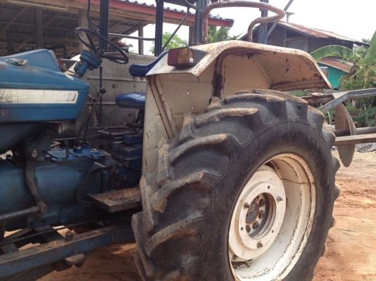 ขายรถไถford 77 เสื้อลาย5500 พร้อมใช้งาน เอกสารพร้อม