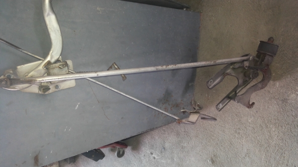 ตัวล๊อคหัวเก๋งอีซุซุร๊อกกี้ทั้งชุดสภาพสมบูรณ์ ตัวล๊อคหัวเก๋งอีซุซุร๊อกกี้ทั้งชุดสภาพสมบูรณ์