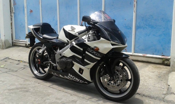 ขายด่วน Honda VFR nc30 400cc.แฟริ่งแต่ง rc211 ขายด่วน Honda VFR nc30 400cc.แฟริ่งแต่ง rc211