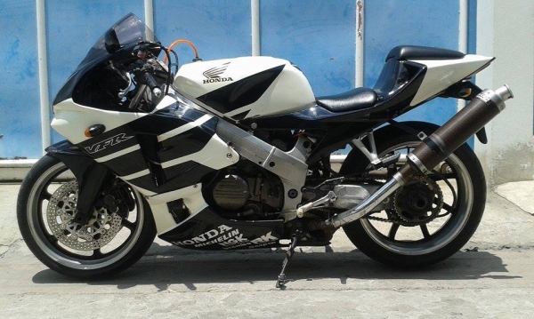 ขายด่วน Honda VFR nc30 400cc.แฟริ่งแต่ง rc211 ขายด่วน Honda VFR nc30 400cc.แฟริ่งแต่ง rc211