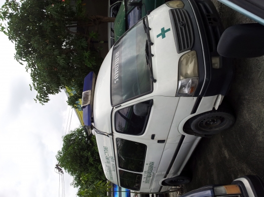 ขายรถพยาบาลหลังคาสูง ขายถูกๆ แถมเตียงให้ด้วย