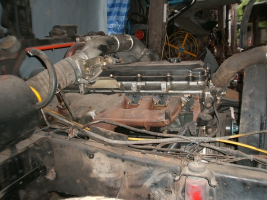 ขายด่วนรถสิบล้อเทลเลอร์ มิตซู 225 แรงม้า เครื่องยนต์ 6M61 กำลังแล็บลายกระบะท้ายลาดอยู่