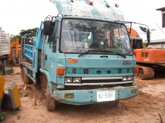 ขายรถบรรทุกสิบล้อ อีซูซุ 175 แรงม้า สองเพลา ยาง 825 คัตซีสวย เครื่องดี สภาพพร้อมใช้ พร้อมโอน