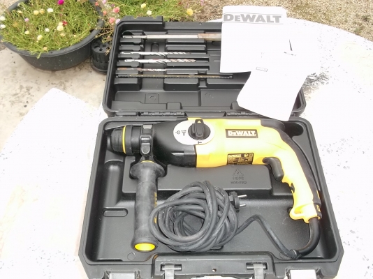 ขาย สว่าน 3 ระบบ DEWALT ลดราคาครับ 4500 บาท