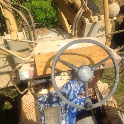 ขายด่วน CAT 910 รถตักล้อยางเอวอ่อน ขายตามสภาพครับ เก็บรายละเอียดอีกไม่มากครับ เครื่องยนต์เดิมๆสภาพดี ระบบไฮดรอลิกส์มีปัญหาต้องแก้ไขครับ โดยรวมอุปกรณ์ยังอยู่ครบครับ เอกสารสัญญาซื้อขาย ราคาต่อรองได้ครับ