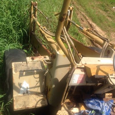 ขายด่วน CAT 910 รถตักล้อยางเอวอ่อน ขายตามสภาพครับ เก็บรายละเอียดอีกไม่มากครับ เครื่องยนต์เดิมๆสภาพดี ระบบไฮดรอลิกส์มีปัญหาต้องแก้ไขครับ โดยรวมอุปกรณ์ยังอยู่ครบครับ เอกสารสัญญาซื้อขาย ราคาต่อรองได้ครับ