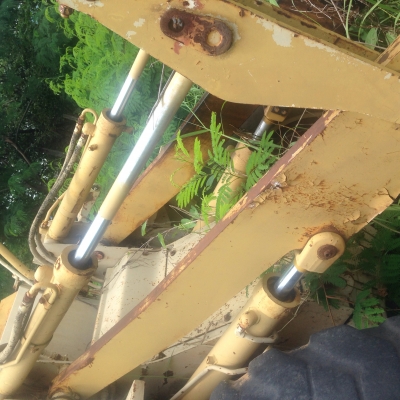 ขายด่วน CAT 910 รถตักล้อยางเอวอ่อน ขายตามสภาพครับ เก็บรายละเอียดอีกไม่มากครับ เครื่องยนต์เดิมๆสภาพดี ระบบไฮดรอลิกส์มีปัญหาต้องแก้ไขครับ โดยรวมอุปกรณ์ยังอยู่ครบครับ เอกสารสัญญาซื้อขาย ราคาต่อรองได้ครับ