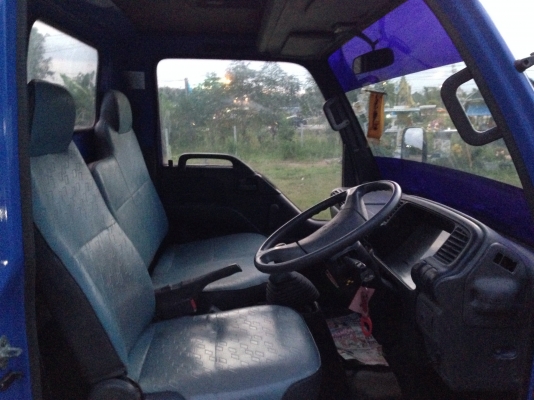 4ล้ออีซูซุNKRทะเบียนไม่ติดเวลา