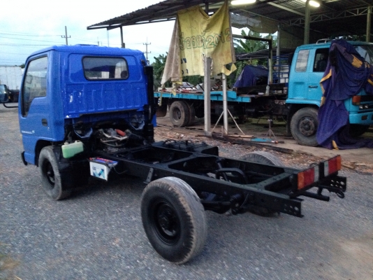 4ล้ออีซูซุNKRทะเบียนไม่ติดเวลา