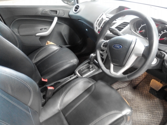 ขายด่วน ford fiesta 1.6 Sport top สุด ใช้น้อยมาก รีบใช้เงิน