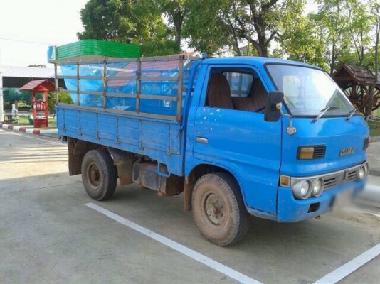 ขายรถสี่ล้อ Isuzu ELF เครื่อง 75 แรง เพลาลอย คานแข็ง ทะเบียนพร้อม