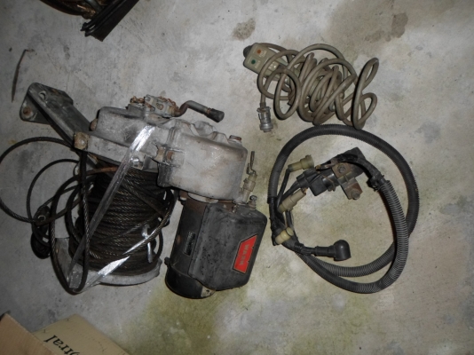 วิ้นหัวโหนก 12v โวล์  รีโหมด รีเลย์ครบ  โรลเลอขาวๆๆ สลิงไม่เคยใช้งาน   เพิ่งเปิดตู้ japan มาครับ