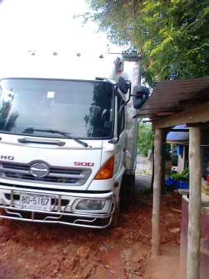 6ล้อตู้เย้น 175 แรงปี*553HINO ซีรี่500 ใช้น้อยแค่5หมื่นกว่ากิโล..รถสวยมากๆ