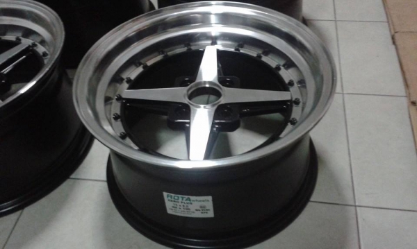 ขายล้อแม็กใหม่เป็นล้อโชว์ 1 ล้อครับ rota zero plus 15"x8" et20 4 รู 100 สีดำหน้าเงา ขายทั้งชุด 8,700 บาทพร้อมใส่ถ่วงครับ สนใจติดต่อเล็กคลองสามครับ 081-3747940 ขายล้อแม็กใหม่เป็นล้อโชว์ 1 ล้อครับ rota zero plus 15"x8" et20 4 รู 100 สีดำหน้าเงา ขายทั้งชุด 8,700 บาทพร้อมใส่ถ่วงครับ สนใจติดต่อเล็กคลองสามครับ 081-3747940