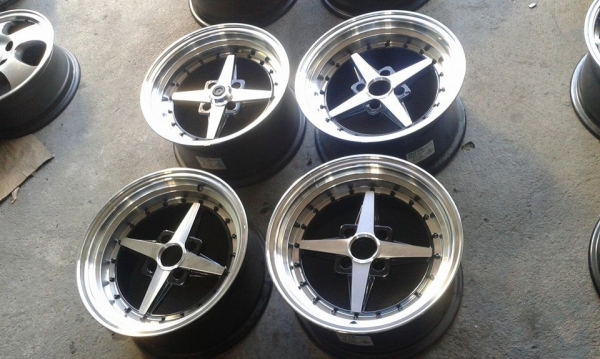 ขายล้อแม็กใหม่เป็นล้อโชว์ 1 ล้อครับ rota zero plus 15"x8" et20 4 รู 100 สีดำหน้าเงา ขายทั้งชุด 8,700 บาทพร้อมใส่ถ่วงครับ สนใจติดต่อเล็กคลองสามครับ 081-3747940 ขายล้อแม็กใหม่เป็นล้อโชว์ 1 ล้อครับ rota zero plus 15"x8" et20 4 รู 100 สีดำหน้าเงา ขายทั้งชุด 8,700 บาทพร้อมใส่ถ่วงครับ สนใจติดต่อเล็กคลองสามครับ 081-3747940