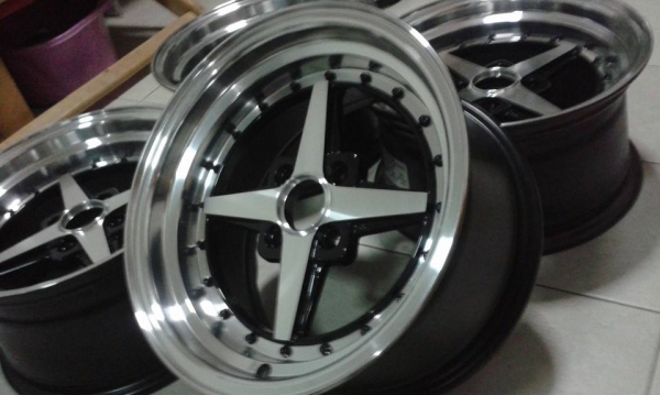 ขายล้อแม็กใหม่เป็นล้อโชว์ 1 ล้อครับ rota zero plus 15"x8" et20 4 รู 100 สีดำหน้าเงา ขายทั้งชุด 8,700 บาทพร้อมใส่ถ่วงครับ สนใจติดต่อเล็กคลองสามครับ 081-3747940 ขายล้อแม็กใหม่เป็นล้อโชว์ 1 ล้อครับ rota zero plus 15"x8" et20 4 รู 100 สีดำหน้าเงา ขายทั้งชุด 8,700 บาทพร้อมใส่ถ่วงครับ สนใจติดต่อเล็กคลองสามครับ 081-3747940