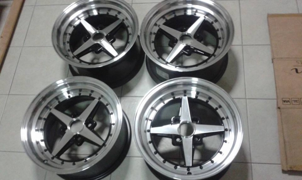 ขายล้อแม็กใหม่เป็นล้อโชว์ 1 ล้อครับ rota zero plus 15"x8" et20 4 รู 100 สีดำหน้าเงา ขายทั้งชุด 8,700 บาทพร้อมใส่ถ่วงครับ สนใจติดต่อเล็กคลองสามครับ 081-3747940 ขายล้อแม็กใหม่เป็นล้อโชว์ 1 ล้อครับ rota zero plus 15"x8" et20 4 รู 100 สีดำหน้าเงา ขายทั้งชุด 8,700 บาทพร้อมใส่ถ่วงครับ สนใจติดต่อเล็กคลองสามครับ 081-3747940