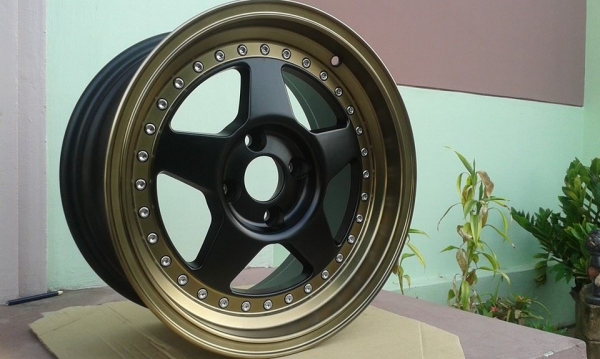 ขายล้อแม็กใหม่เคยเป็นล้อโชว์ 1 ล้อ ลาย work cr01 15"x7.5" et25 4 รู 100 สีดำด้านขอบชา ขายทั้งชุด 8,700 บาทพร้อมใส่ถ่วงครับ สนใจติดต่อเล็กคลองสามครับ 081-3747940