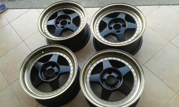 ขายล้อแม็กใหม่เคยเป็นล้อโชว์ 1 ล้อ ลาย work cr01 15"x7.5" et25 4 รู 100 สีดำด้านขอบชา ขายทั้งชุด 8,700 บาทพร้อมใส่ถ่วงครับ สนใจติดต่อเล็กคลองสามครับ 081-3747940