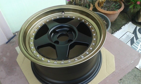 ขายล้อแม็กใหม่เคยเป็นล้อโชว์ 1 ล้อ ลาย work cr01 15"x7.5" et25 4 รู 100 สีดำด้านขอบชา ขายทั้งชุด 8,700 บาทพร้อมใส่ถ่วงครับ สนใจติดต่อเล็กคลองสามครับ 081-3747940