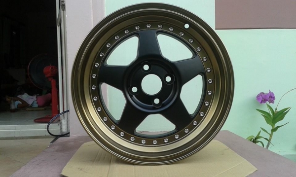 ขายล้อแม็กใหม่เคยเป็นล้อโชว์ 1 ล้อ ลาย work cr01 15"x7.5" et25 4 รู 100 สีดำด้านขอบชา ขายทั้งชุด 8,700 บาทพร้อมใส่ถ่วงครับ สนใจติดต่อเล็กคลองสามครับ 081-3747940