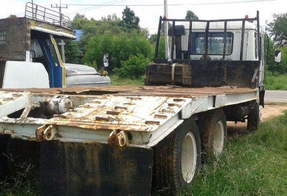 **460,000 บ.ต่อรอง**ขายหัวคัสซี(ยกหางออกแล้ว) 10ล้อ1เพลา MITSU FUSO FN215K 6D15-170Hp เครื่องเดิมเกียร์เดิม 6D15-170แรง เครื่องดี แน่นดี แรง ไม่เยิ้ม เกียร์เดิม เข้าง่ายไม่หลุด ช่วงล่างเดิม คัสซีสวยเดิม ไม่ปะไม่ดาม หัวเก๋งดีไม่ผุ สีมีลอกบ้าง ได้บาง ภายในด