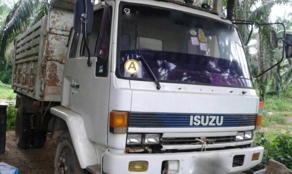 รถอีซูซุ 6 ล้อดั้ม FTR  165 แรงม้า.  สนใจติดต่อ 081 - 6079515