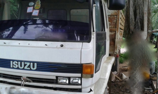 รถอีซูซุ 6 ล้อดั้ม FTR 165 แรงม้า. สนใจติดต่อ 081 - 6079515 รถอีซูซุ 6 ล้อดั้ม FTR 165 แรงม้า. สนใจติดต่อ 081 - 6079515