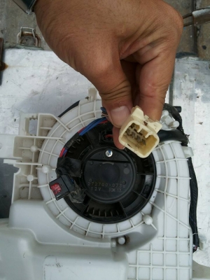 ตู้แอร์หลังคอมมิวเตอร สภาพ90เปอรเซนต์ รังผ้งใสๆ สาย ปลั๊กครบ..แปลงใส่ตู้ได้ทุกรุ่น 1500 ไม่รวมส่ง