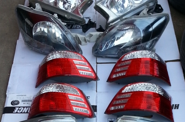 โคมไฟหน้า วีออส Smoke chome แท้โรงงาน