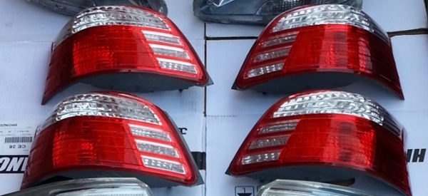 โคมไฟท้าย วีออส 2012 ไฟบนขาว แท้ ราคารายละเอียดด้านใน