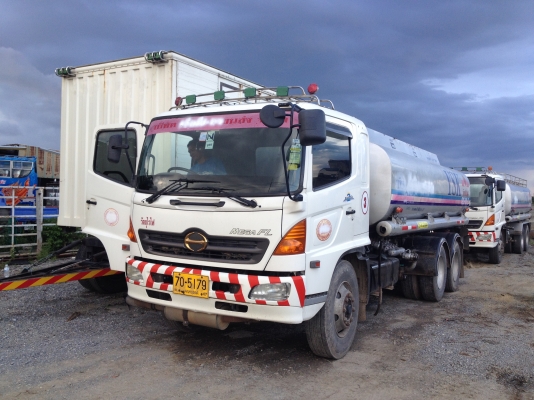 ขายรถ 10 ล้อ HINO  MEGA FL รถน้ำมัน เครื่องยนต์ 260 แรงม้า สนใจติดต่อ 080-4477814 พีรพงษ์