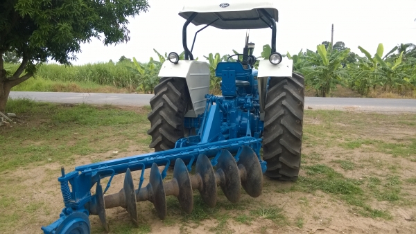 ขายรถไถฟอร์ด 6600 เครื่อง T5 พร้อมใช้งาน  เล่มทะเบียนพร้อม สนใจจิงคุยกานได้คับ