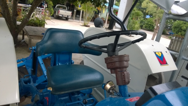 ขายรถไถฟอร์ด 6600 เครื่อง T5 พร้อมใช้งาน  เล่มทะเบียนพร้อม สนใจจิงคุยกานได้คับ