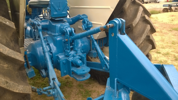 ขายรถไถฟอร์ด 6600 เครื่อง T5 พร้อมใช้งาน  เล่มทะเบียนพร้อม สนใจจิงคุยกานได้คับ