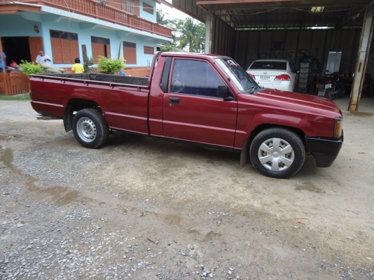 กระบะ  L 200    ปี 95  เครื่อง ดี คัส ซี สวย สนใจติดต่อ  089 5389447  และ 084 9028075