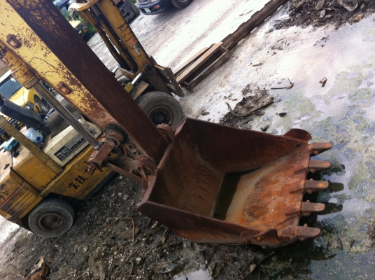 ขายรถแมคโค KOMATSU PC200-6  ไฟฟ้าไม่มี ทะเบียน 086-3543233