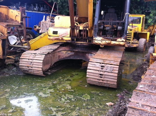 ขายรถแมคโค KOMATSU PC200-6  ไฟฟ้าไม่มี ทะเบียน 086-3543233