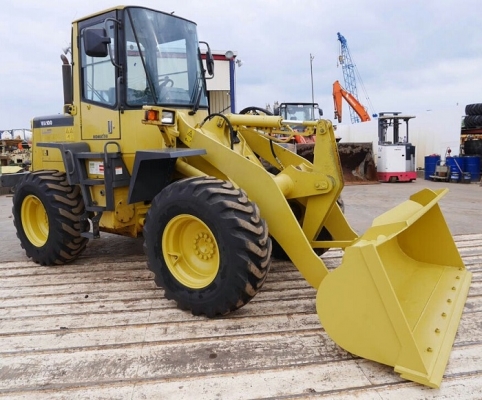 รถตัก Komatsu WA 100-3 นำเข้าจากญี่ปุ่นแท้ 1000\% สวยมาก รถ 2,000 ชั่วโมง ขายถูก 090-986-2521